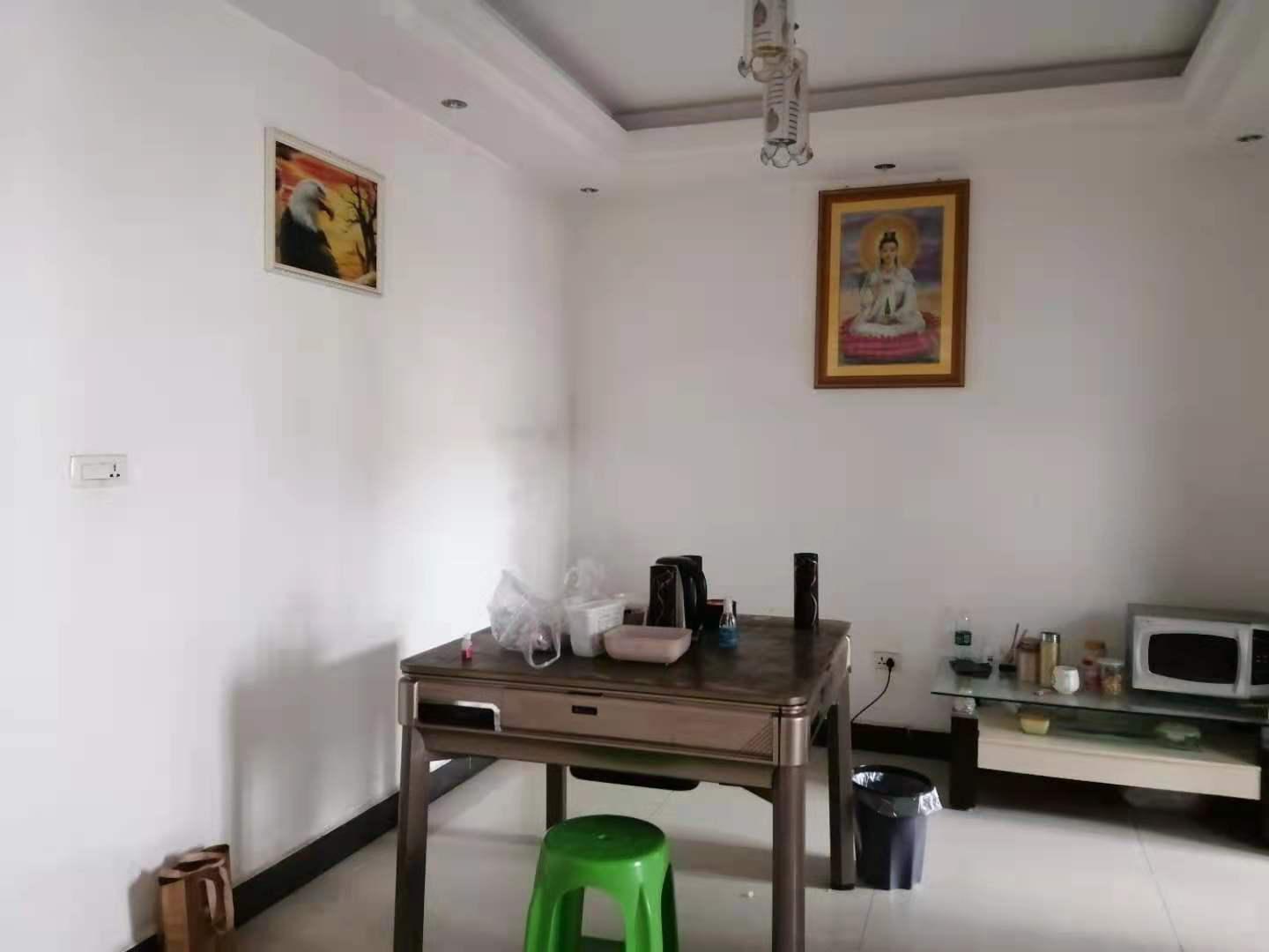 市 ,安静小区,3室2厅2卫1阳台精装,房东换房