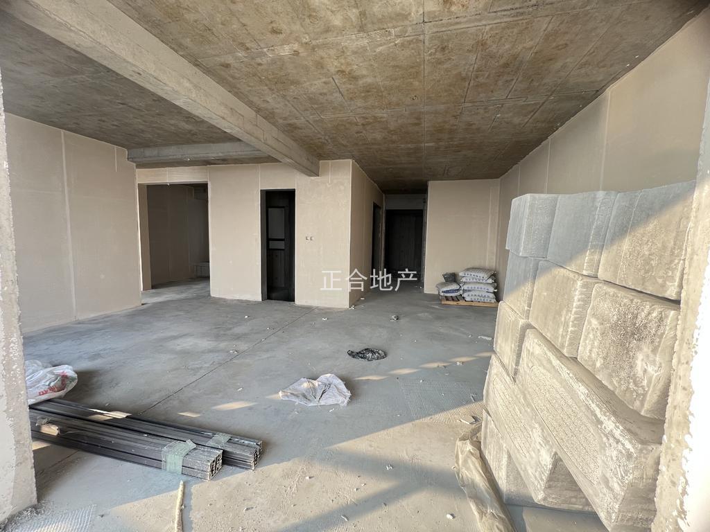 城南，吾悦华府现房，毛坯3房2卫，中户， 中高楼层，房东包满二过户