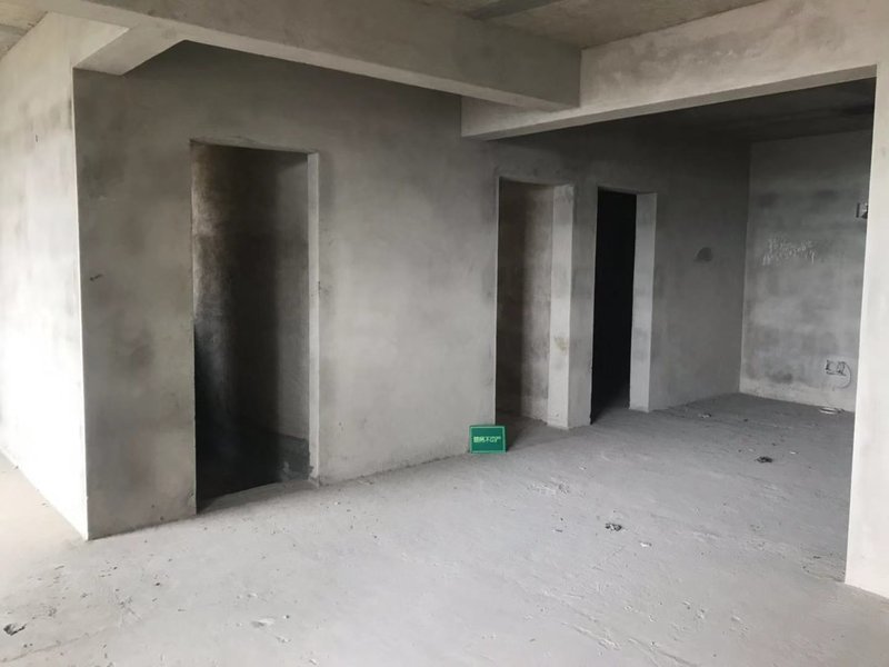 绿地华庭锦城   毛坯四房 南北通透  证件满二 看房方便