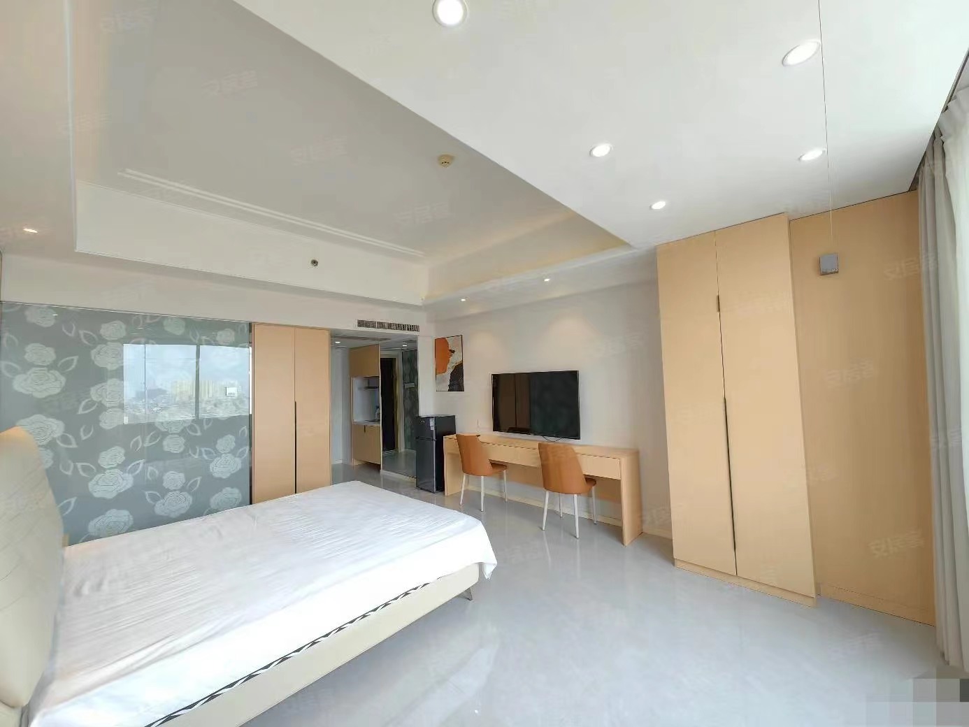 76，纽芬兰，电梯好楼层，建面50多个平方，手付一万。总价22个包过户