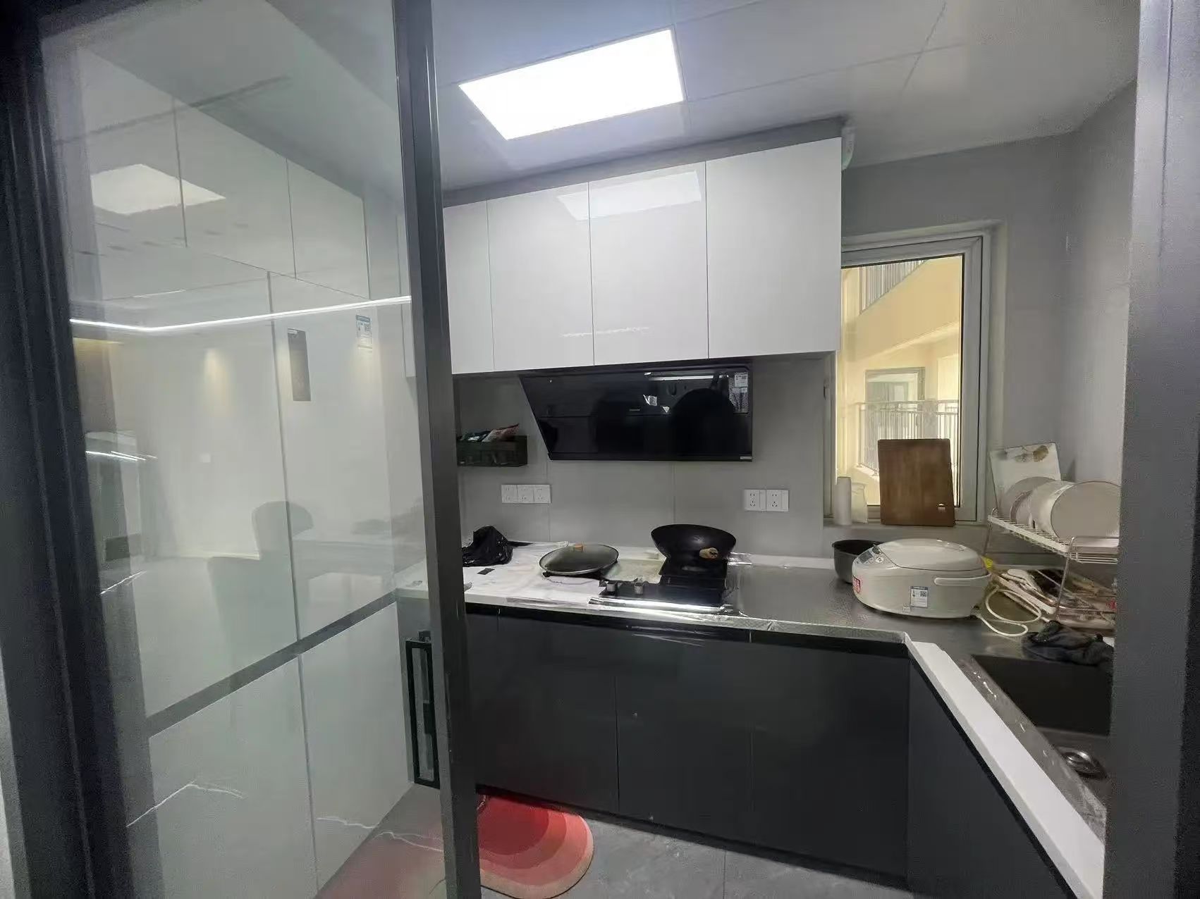 捡漏，诚心出售，城南，次新小区，新三中对面，全新精装三房，好楼层