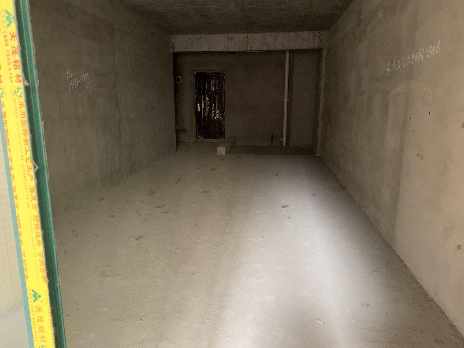 新城壹号五期，毛坯2房，67平，契税已交，不满二年