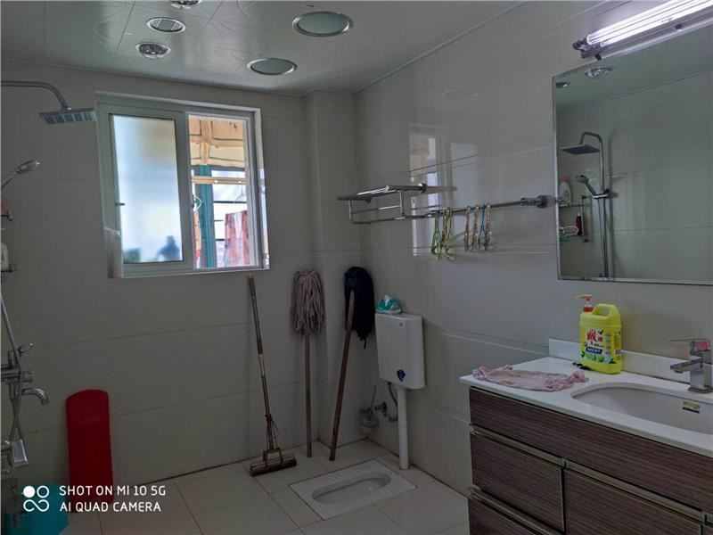 香岸华府精装3房，装修都用的环保材料，采光很好，没有住过