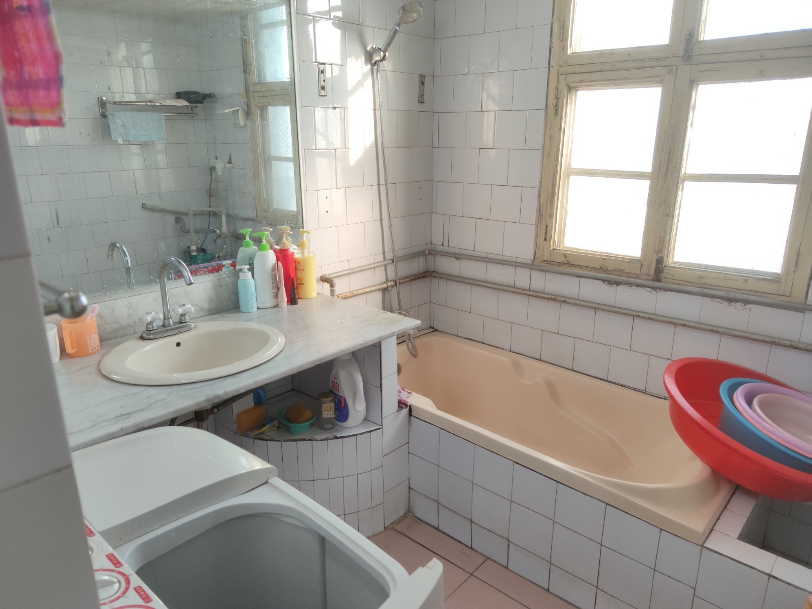 粮局宿舍楼，江汉家具城，老房权证，可拓展至四房，楼梯缓