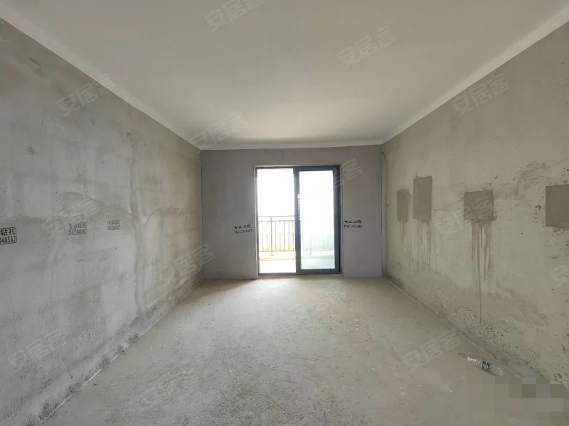 城南，次新小区森林国际翡冷翠，边户，毛坯3房2卫，证满二，电梯好楼层