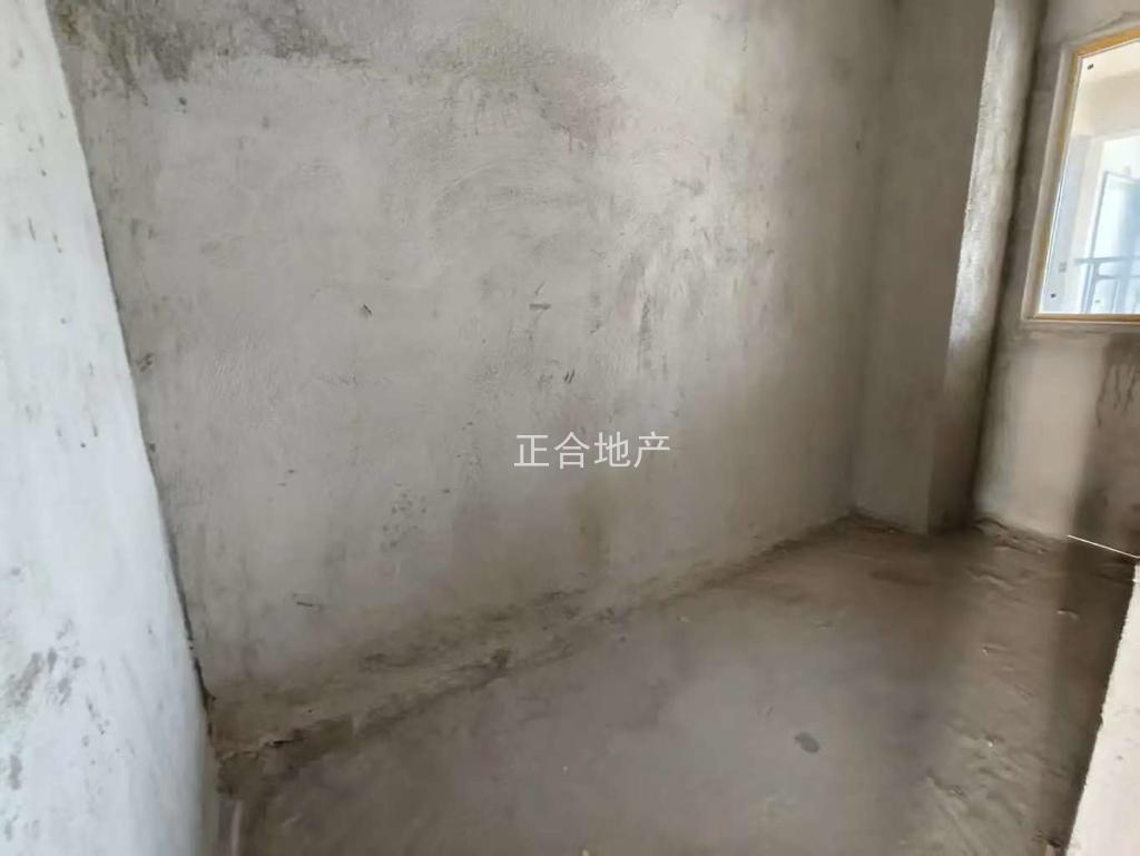 城南，朝阳丽景，稀缺两房，房东亏本出售，电梯中间楼层13楼