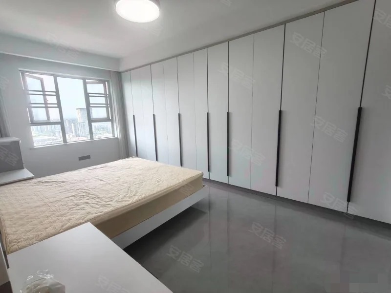 城南，新城‬名都，一梯‬一户，拎‬包住，人车分流，纯边户，精装大三房