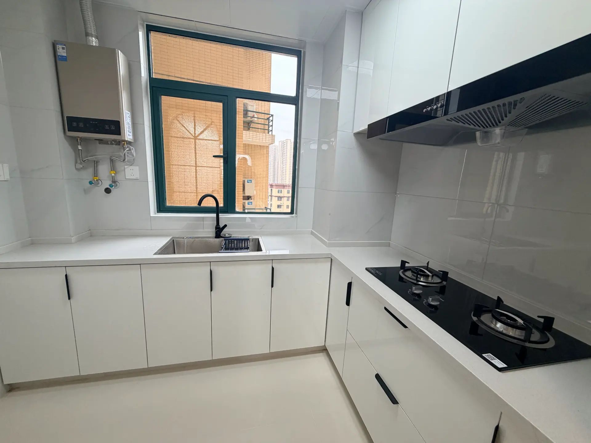 沔阳公园旁，城南，新城壹号五期，电梯12楼，老证，单价5900，新二中二小