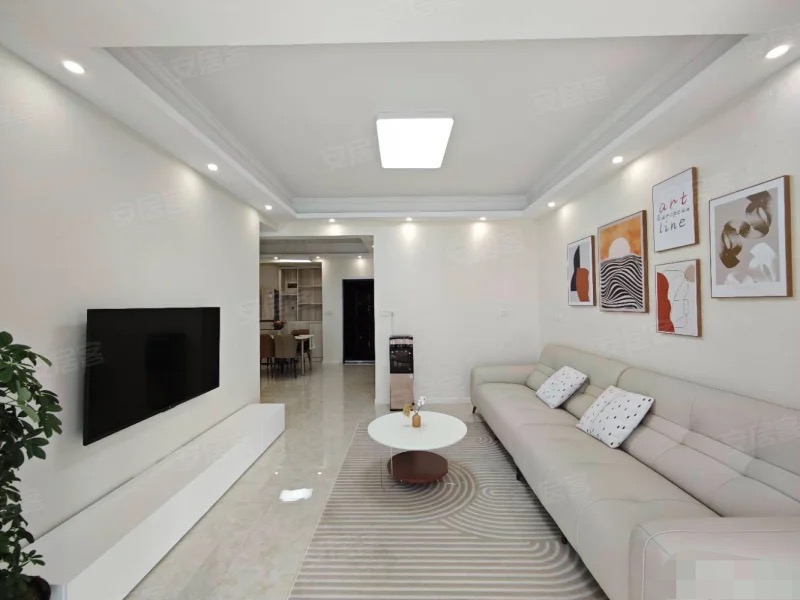 老三中旁，康湾一品，精装三房，单价5千多点，电梯中层，成色新