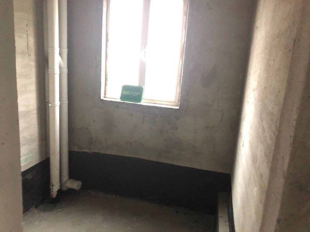 城南领秀城，毛坯带车位，边户，采光好视野好,人车分流