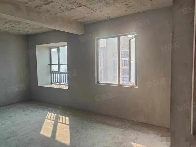 降价了，环球广场，好楼层，单价4千多，满2年，三开间朝南，视野采光好