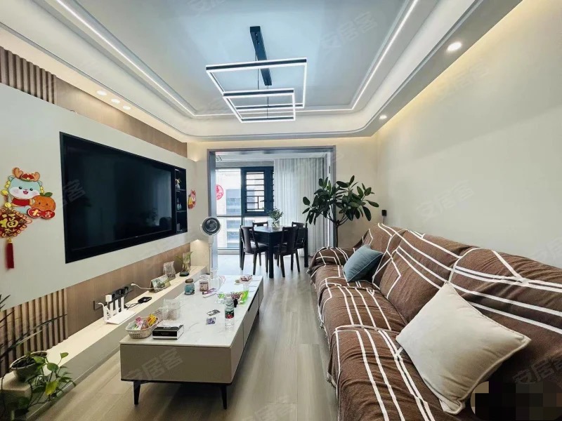 亏本出，城南沔阳，森林国际北苑，精心装修三房，业主住了10天 ，家具家电全送