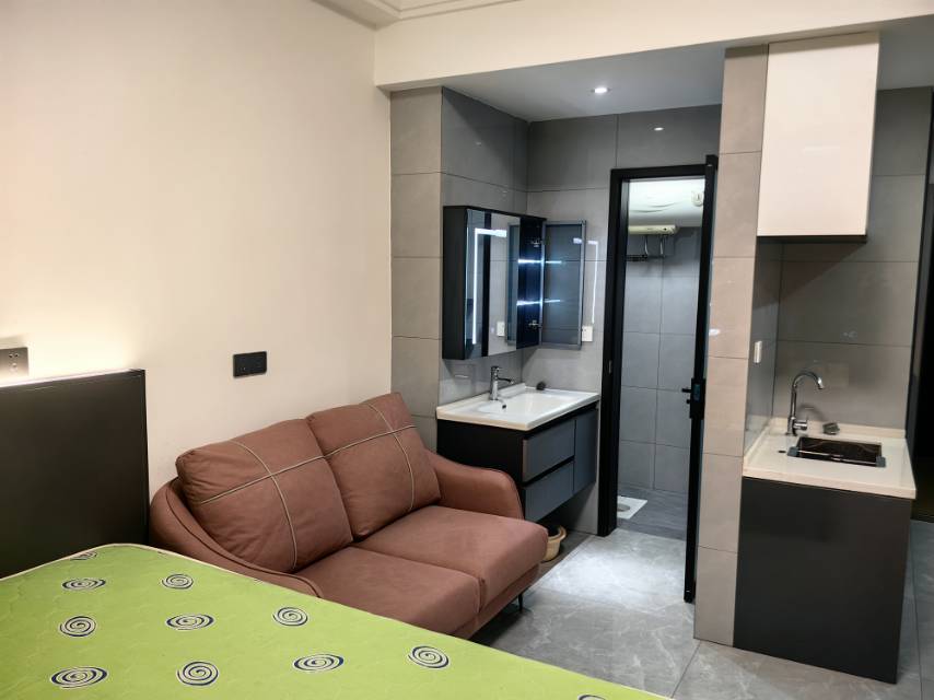 皇朝旁，新农贸，风和日丽边中和公寓