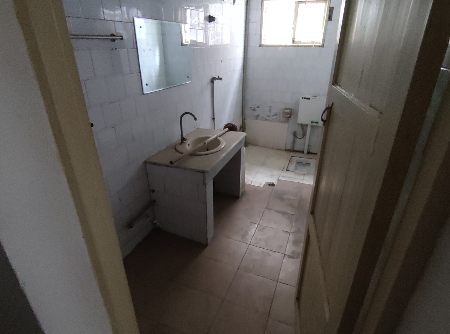 新客运站旁烟草路三层私房，证在手，满二