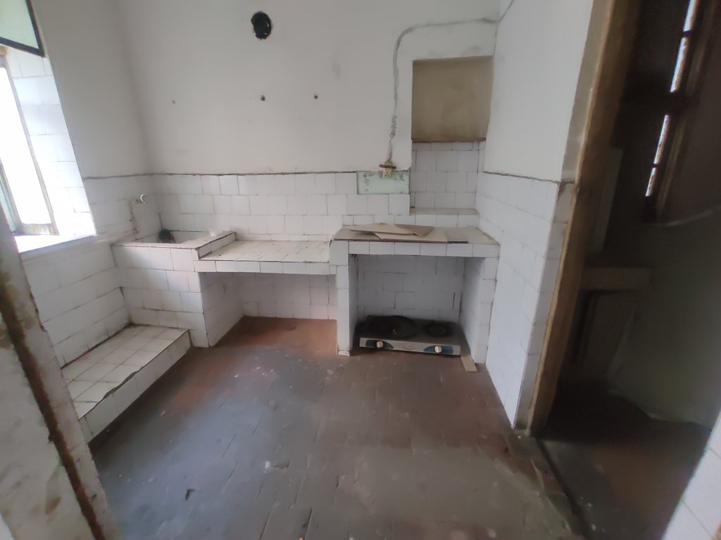 交通路老企管局宿舍.小区有出场好停车.三房房间蛮大.看房方便