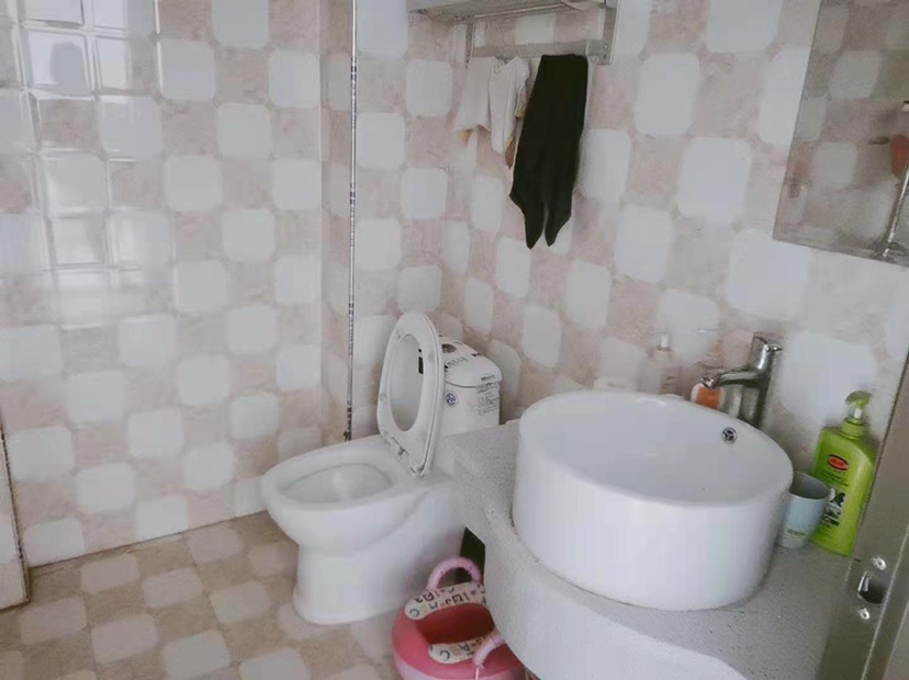 东城花园步梯房拎包入住