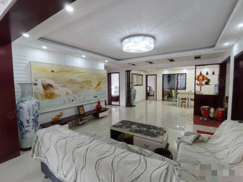 421，优质步梯房，沃尔玛附近，步梯3楼，楼龄新有院子，精装3房2卫，证件齐全