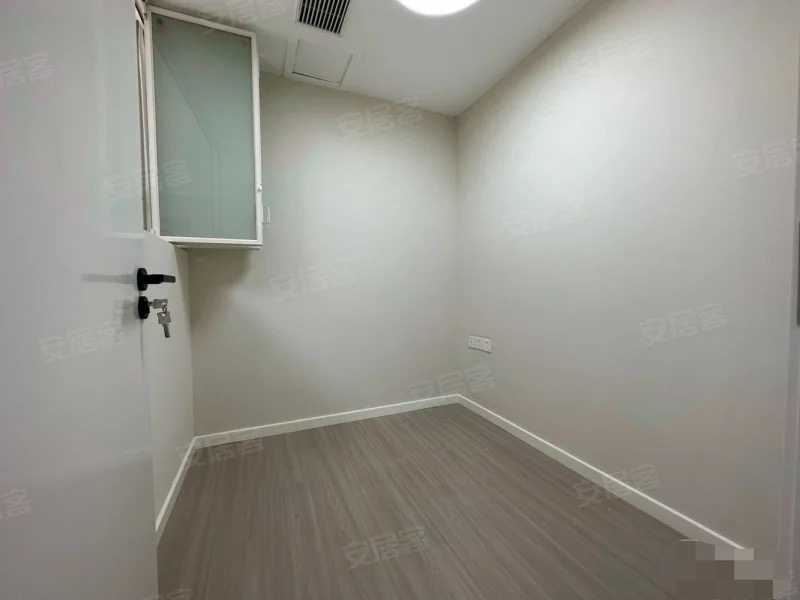 和合国际，精装三房，电梯小高层，好楼层，全屋中央空调，边户，南北通透