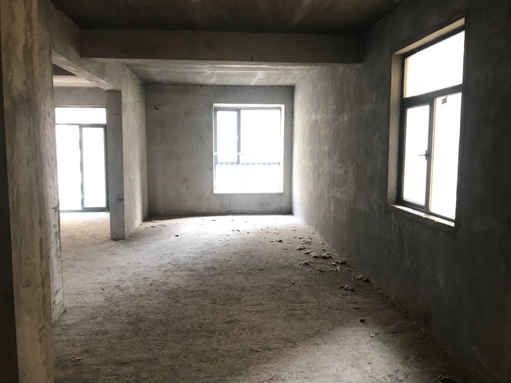 新城一号毛坯小三室证件满二中间楼层