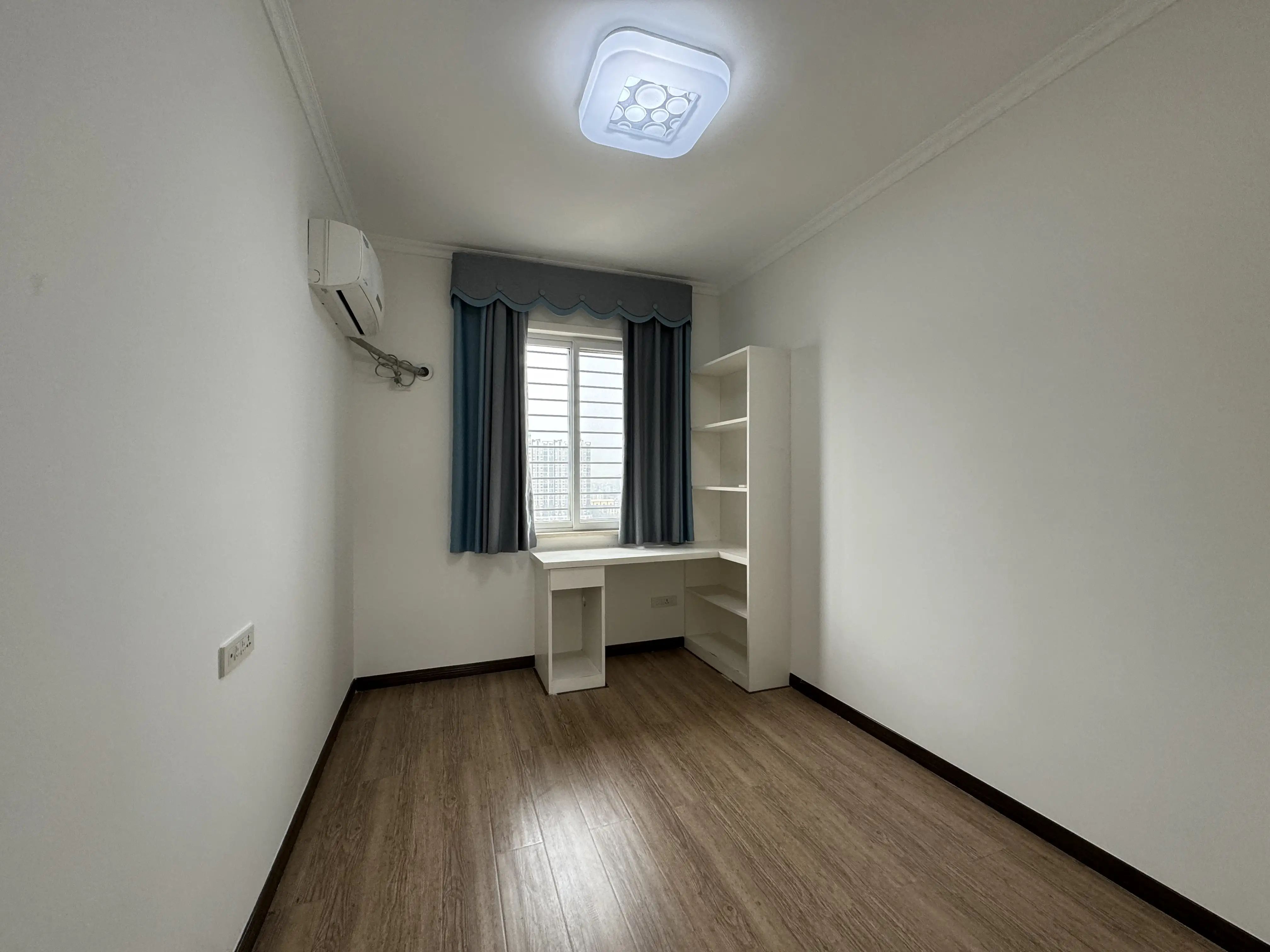 捡漏，一中对面，翰林公馆，​精装3房，边户，好楼层，单价4400，证满二