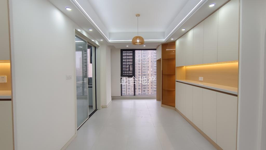 满庭春七期，次新小区，中间好楼层16楼，东边户，业主自装，一天未住，全屋奶油风，