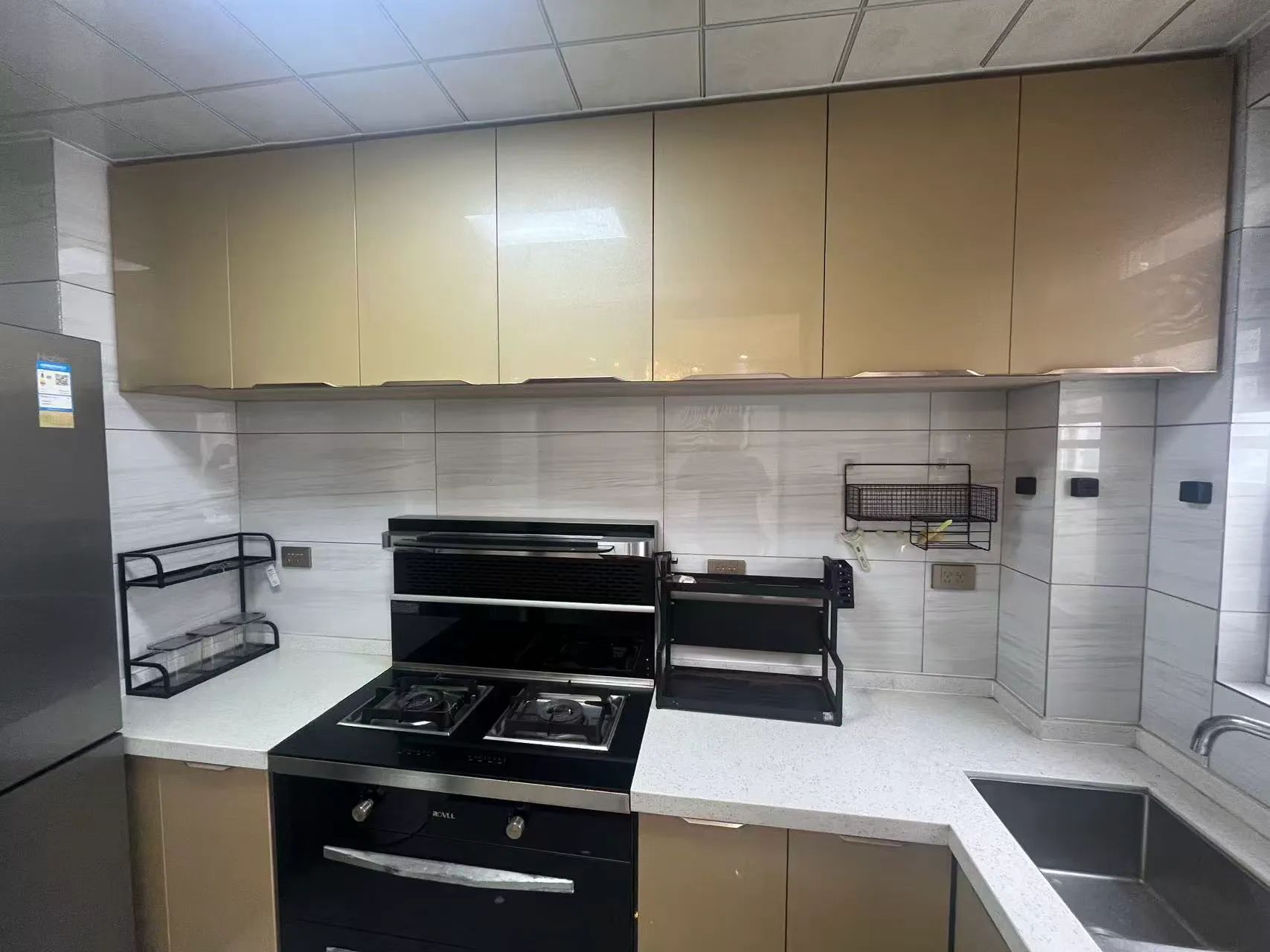 城西，满庭春，精装三房两厅两卫，成色新，电梯好楼层，证满二