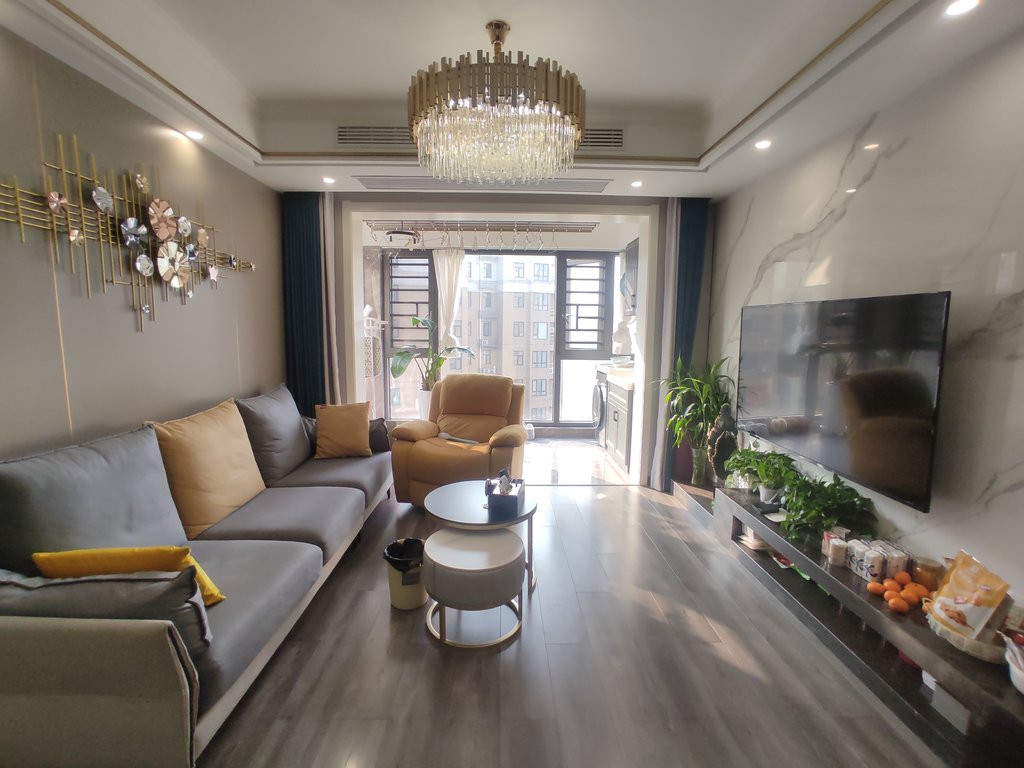 沔阳公馆.全屋中央空调全屋暖气片.房子9点9成新.房子是三房改成了两房.