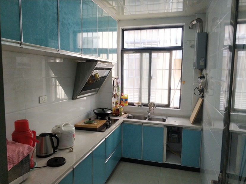 博雅世家，职院对面，步梯3楼，满二，诚心出售