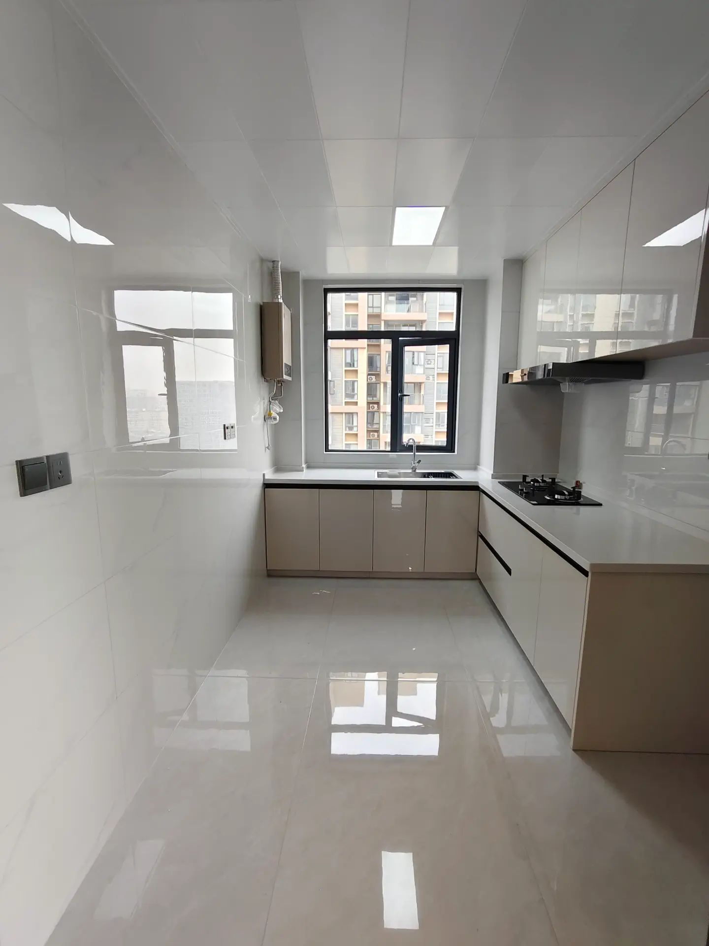 城南，元泰C区，精装三房，好楼层21楼，满五，诚心出售