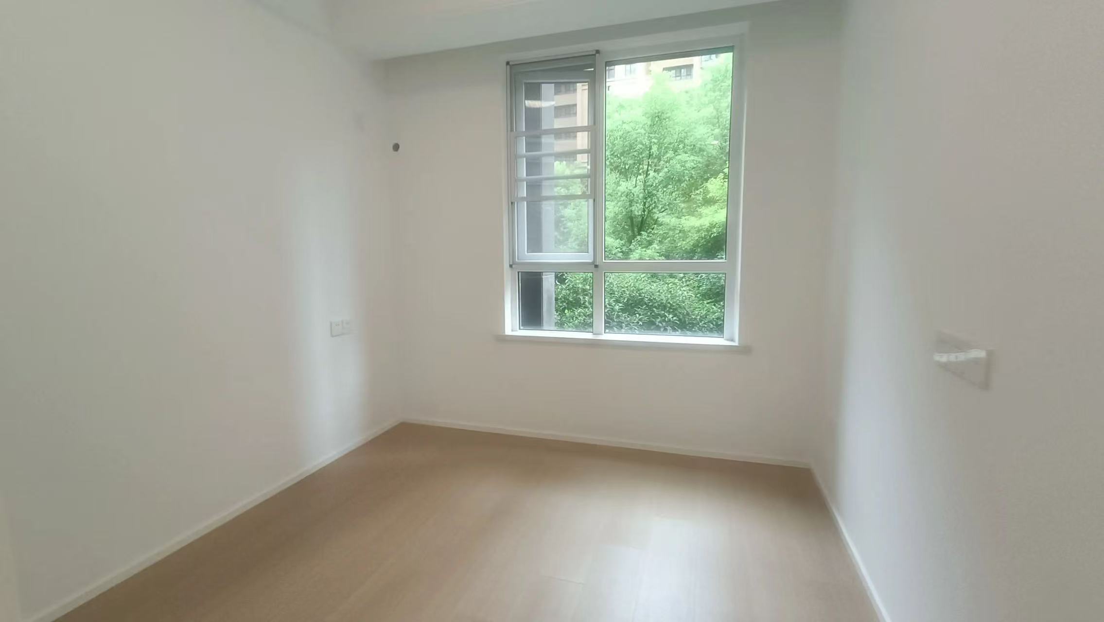 城南，沔阳公馆，全新精装三房，证满二，单价5600，诚心出售，拎包入住