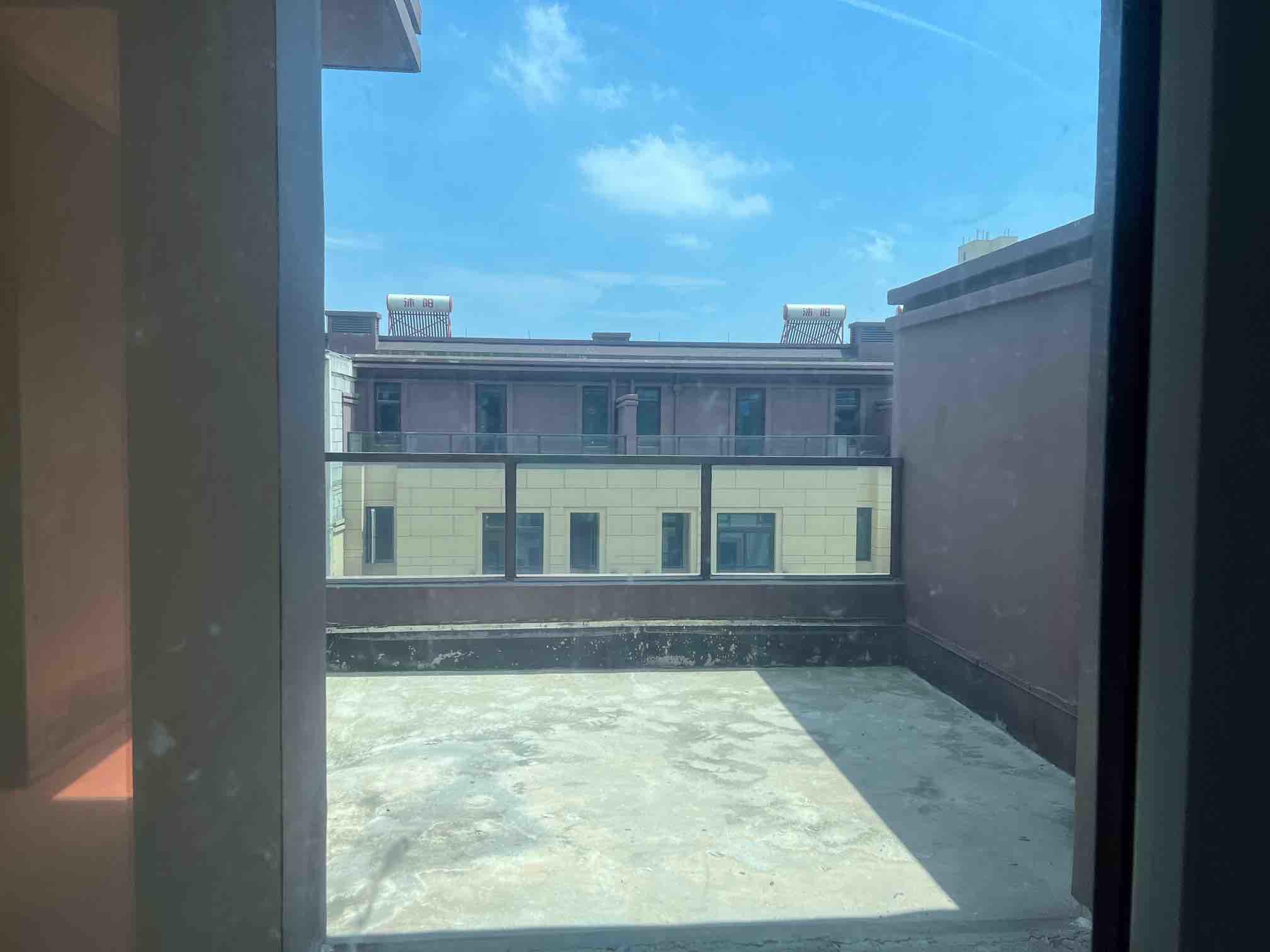 直降60万，祥生观棠府边户联排别墅，大院子，急卖，随十看房，可谈