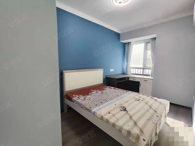 255，商城老三中旁，三合鑫城，99成新，精装三房，单价5500，带大露台电梯好楼层15楼