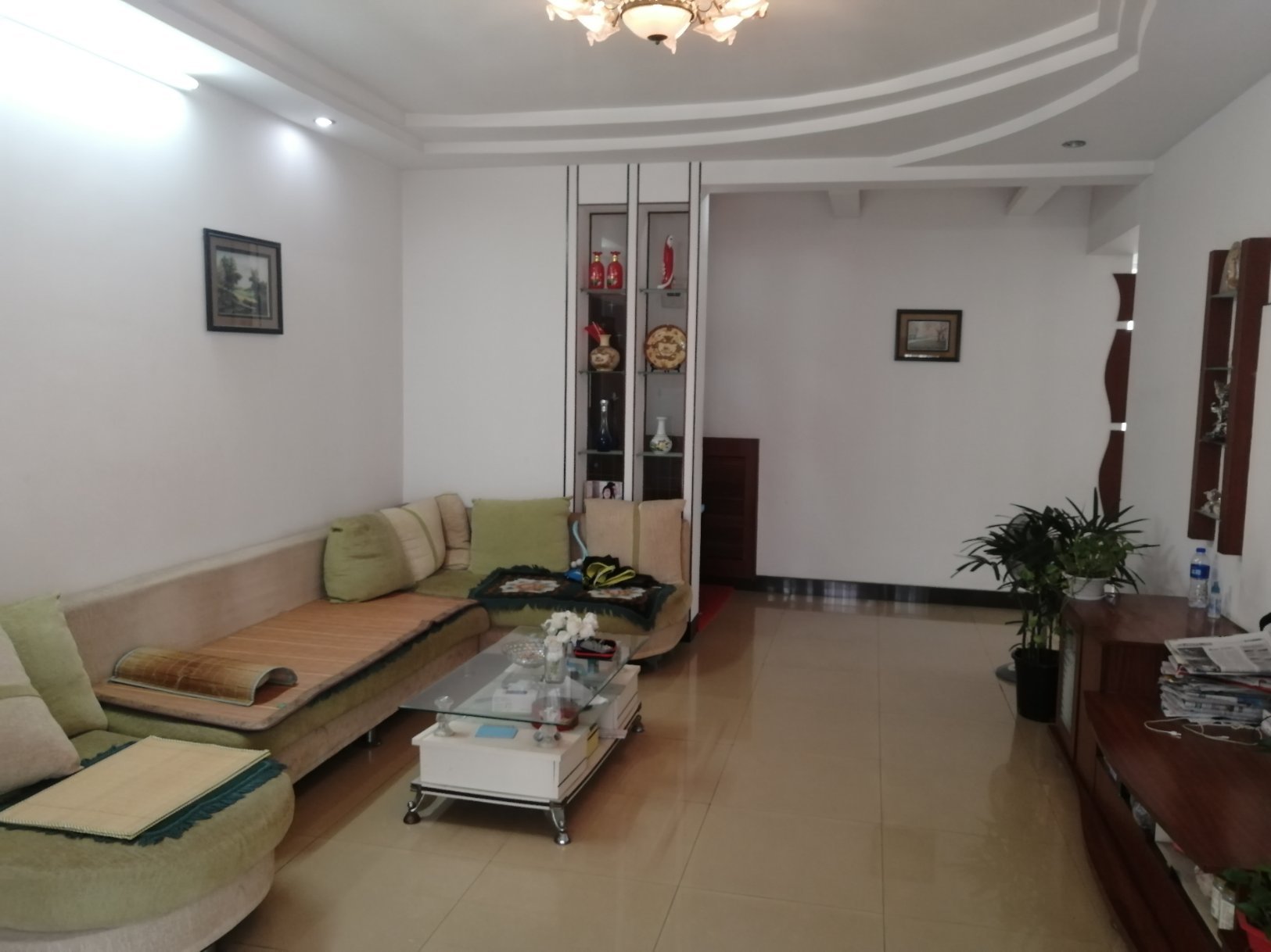 实验 正对面装修三房，步梯好楼层，带地下室