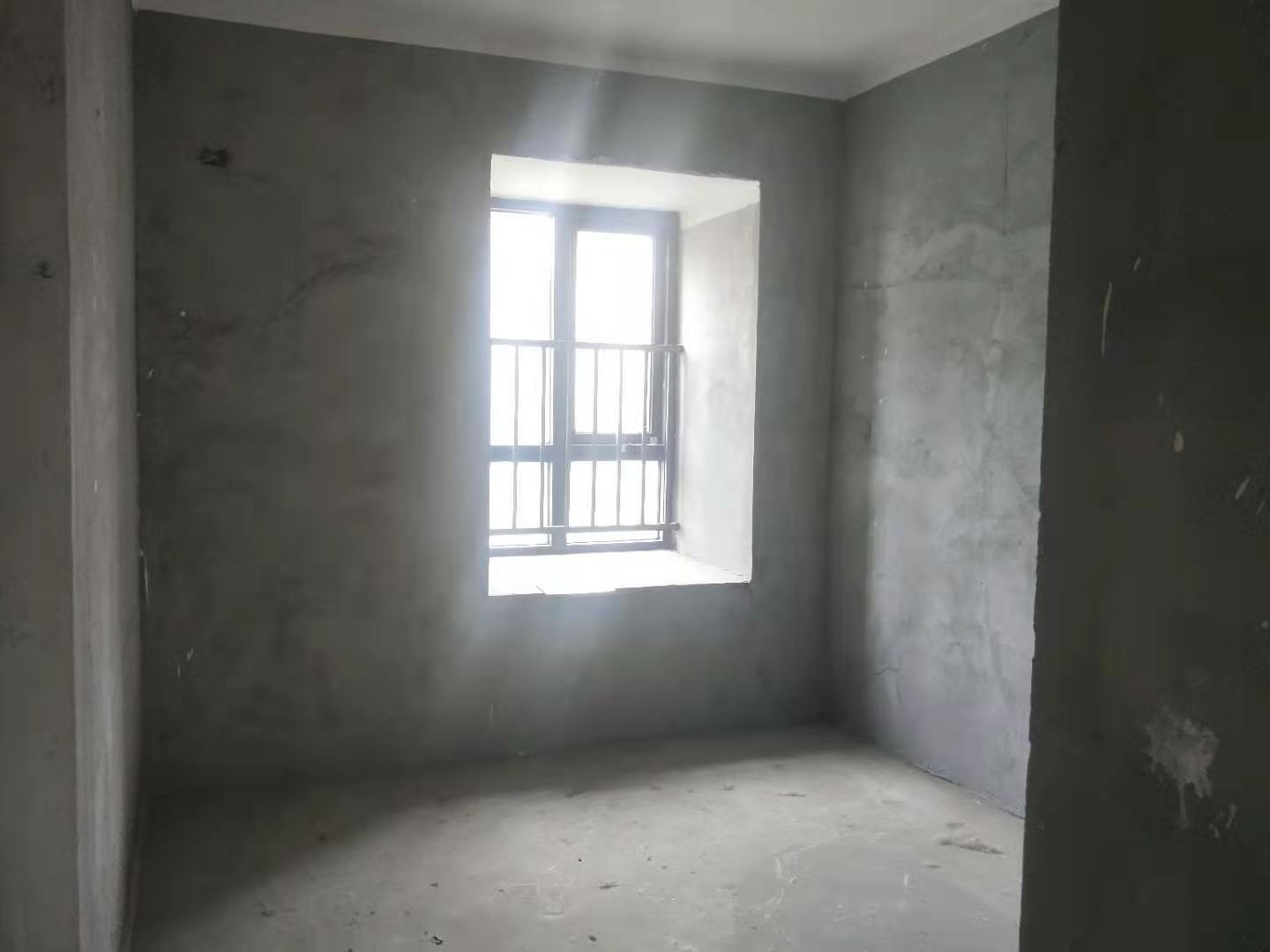 降价了，森林国际毛坯湖景房南北通透楼层采光好前看湖后看景欢迎看房