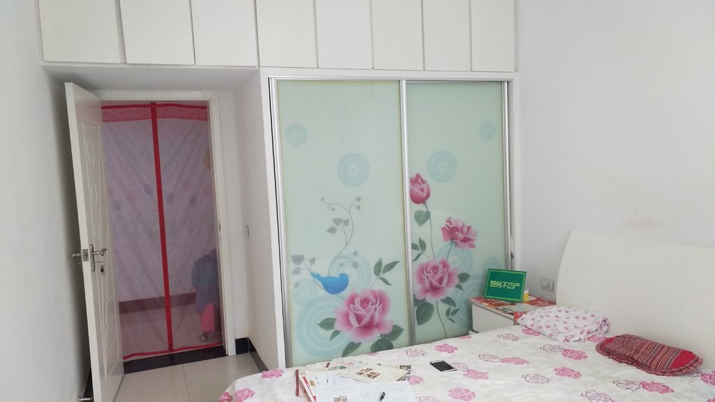 沃尔玛附近华泰家园一室一厅出租，地理位置好，停车方便可种花 种菜