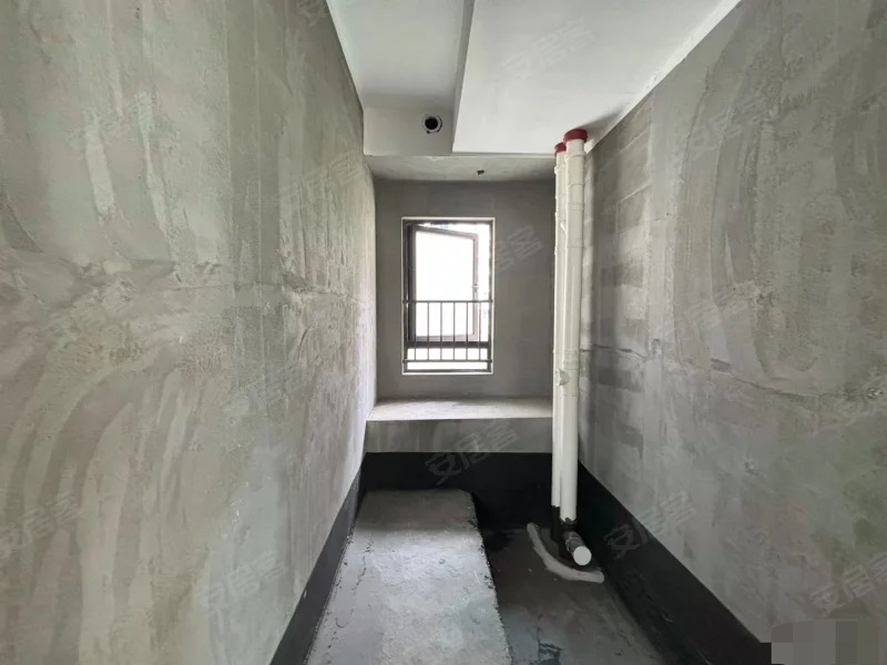 城南，现房，吾悦，单价4700，毛坯四房，南北通透，采光好，急售