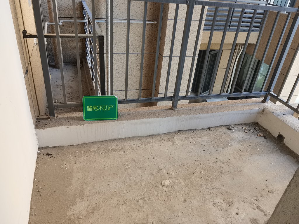 环球广场.毛坯大两房.凤凰楼层.证件满二.看房方便