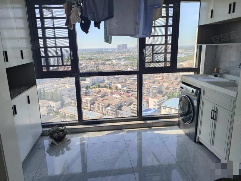 捡漏，御湖世家，精装大三房两卫，9.9成新，好楼层。拎包入住