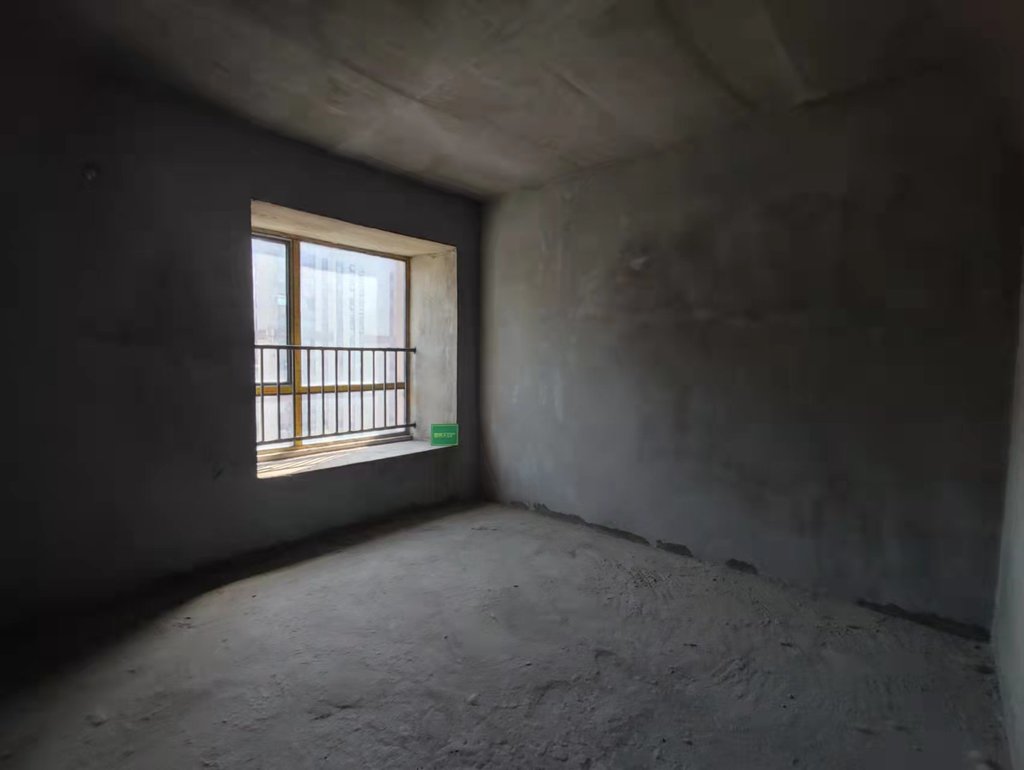 和合国际城超毛坯大四房，户型方正通透，小区的绿化也好，地理位置优越！