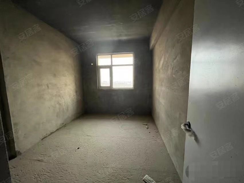 97，亏本急售，沔阳清华园，人车分流，中间楼层，送入户花园，证满二