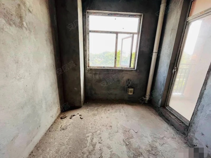 城南新街，边户，单价3800，电梯好楼层，捡漏，证满二