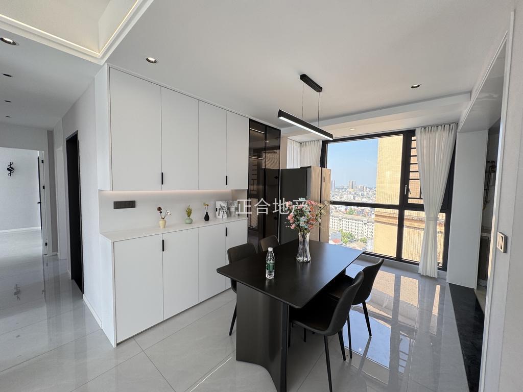 ？城南，小高层忆美国际公馆精装三房，单价4400南北通透证满二凤凰楼层