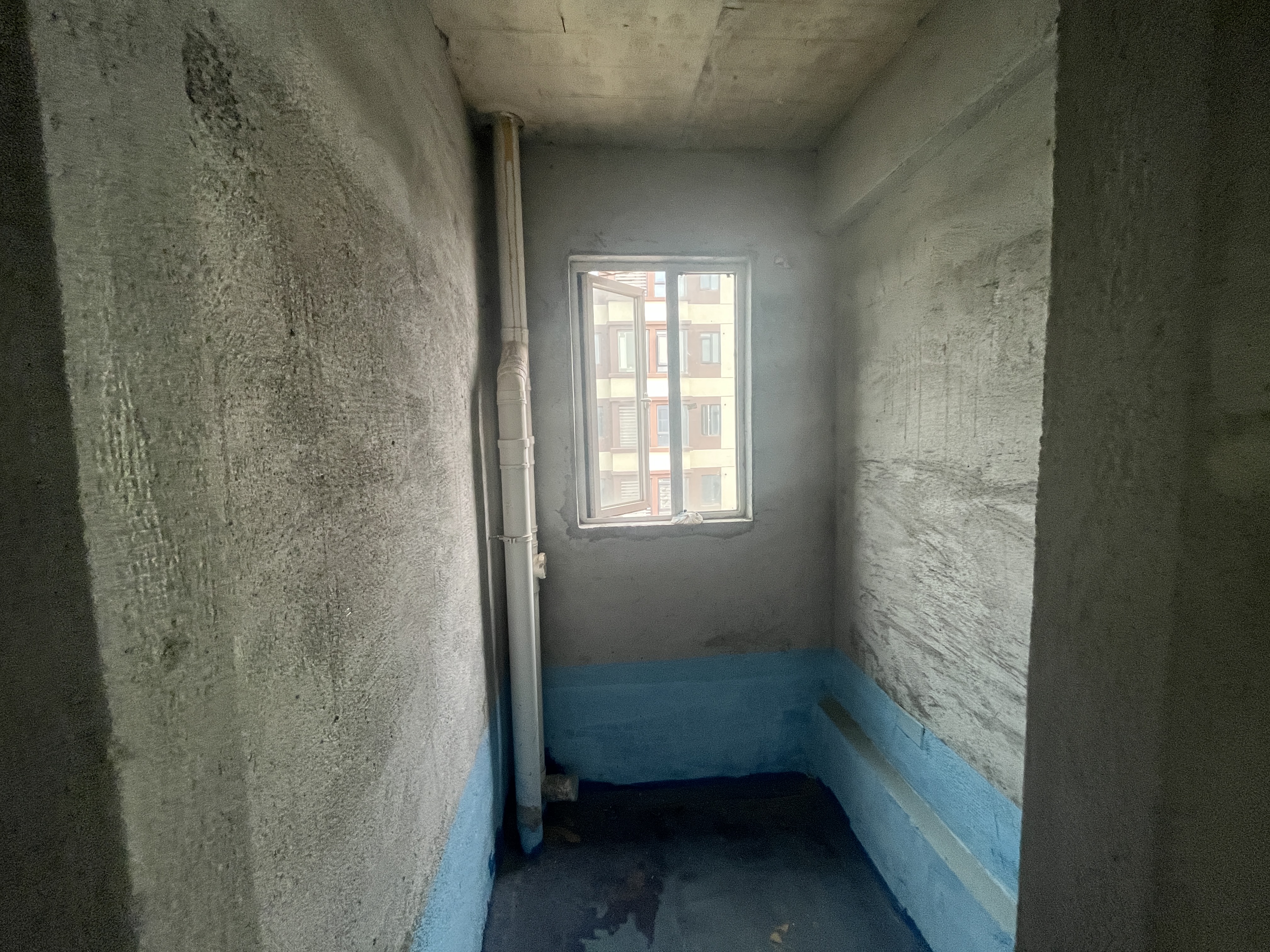 蓝天白云.毛坯三房.带车位，南北通透.看房方便