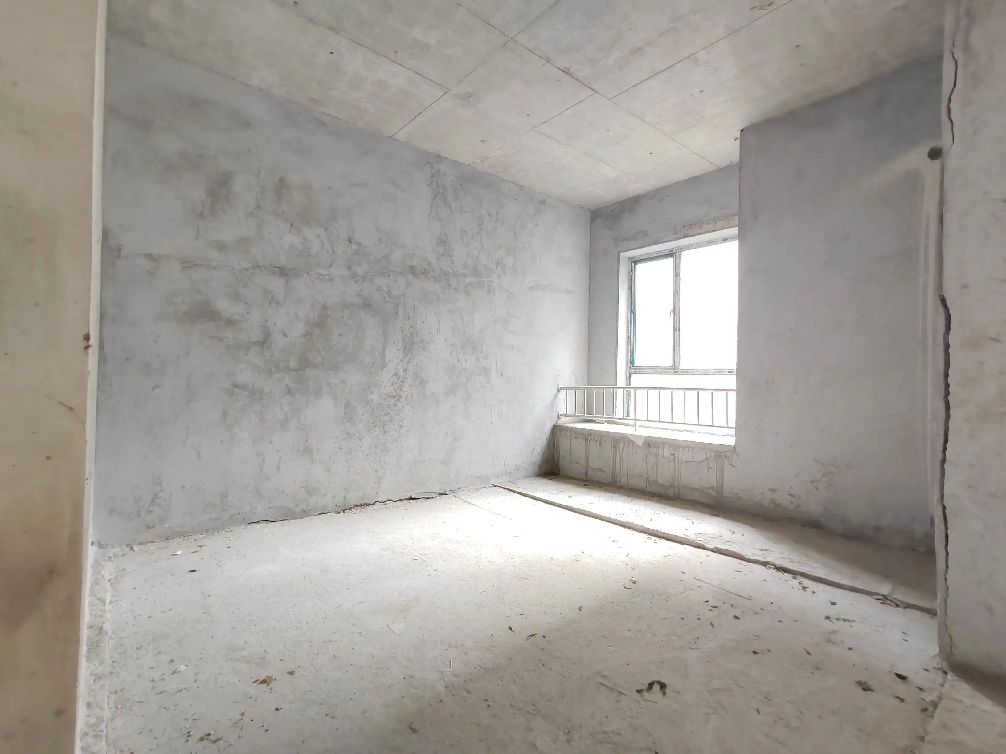 城南，新街，​洋房，一‮带楼‬院子​，南北‬通透，单价3300​，诚心出售