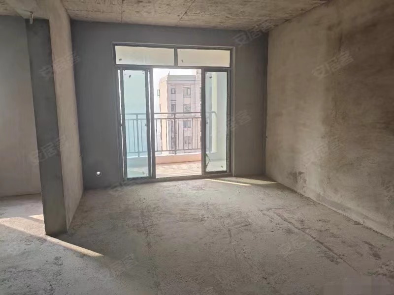 降价了，环球广场，好楼层，单价4千多，满2年，三开间朝南，视野采光好