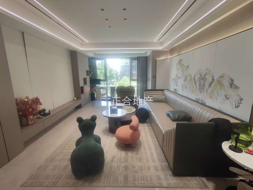 城南，蓝天新城，豪装三房，带100平特大露台，带地下子母车位，证满二