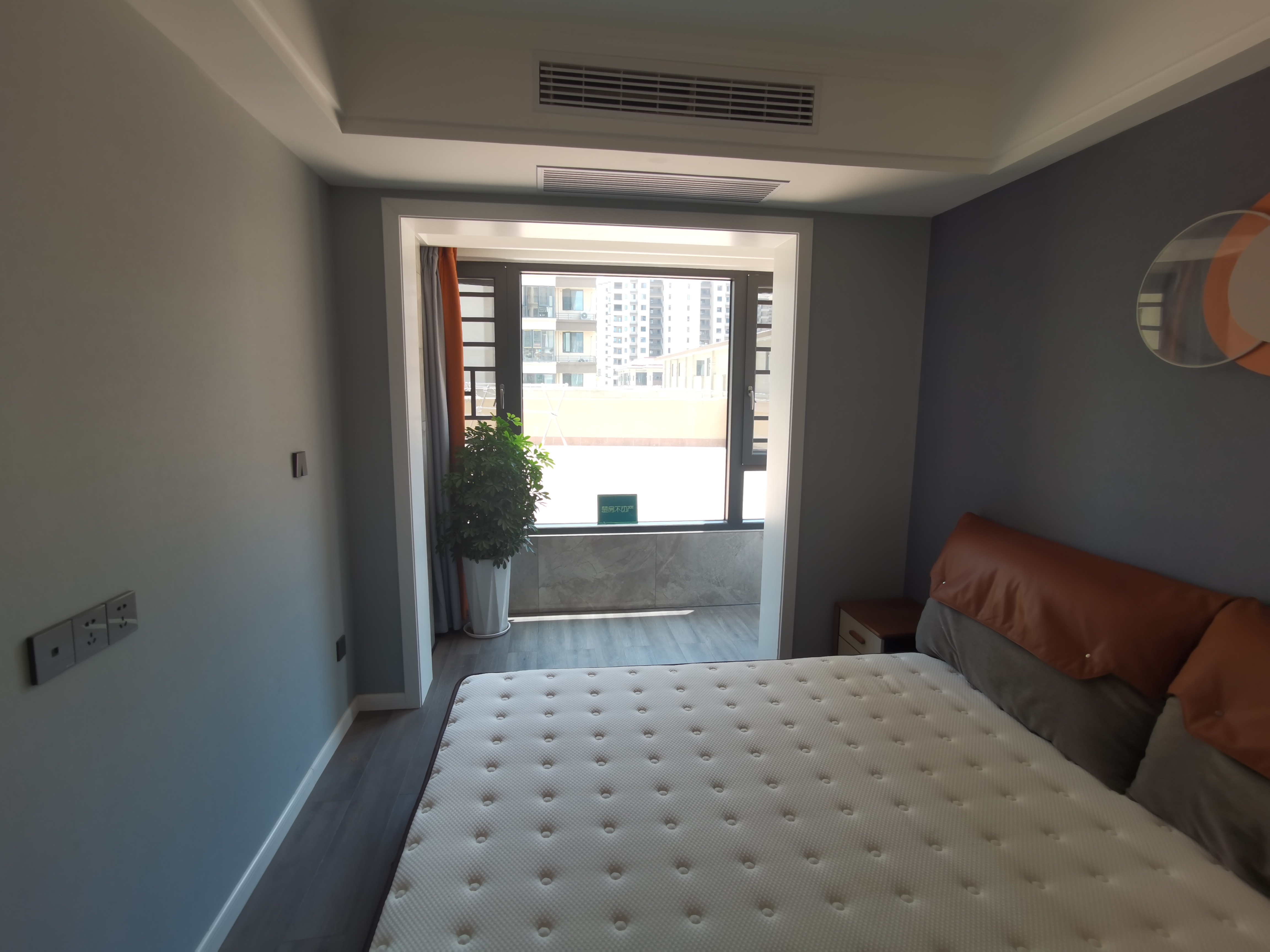 荣怀稀缺小户型，买的不是房子，是露台   看房方便