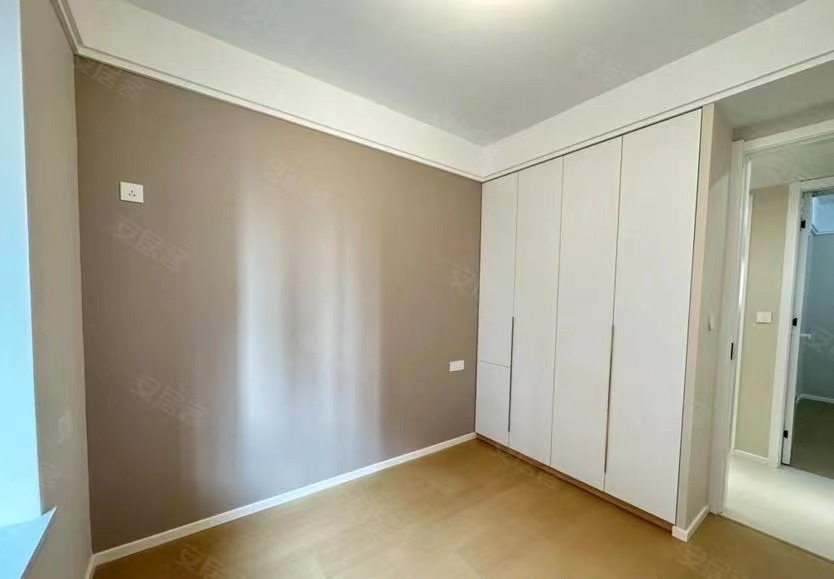 降价了，全新装修，送车位，轻she奶油风，中间好楼层，证满二