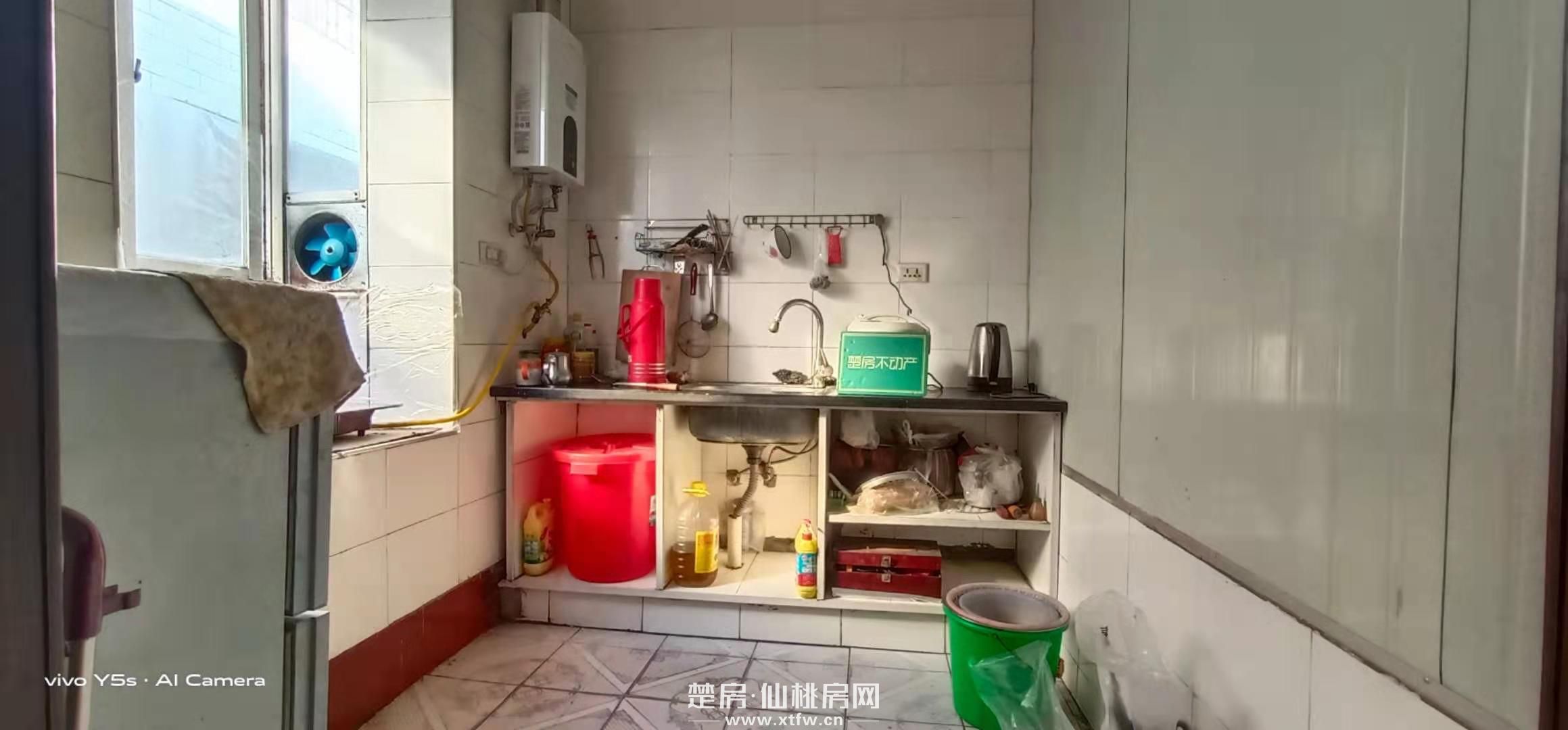 黄荆小区私房两杆三层出行方便好停车急售