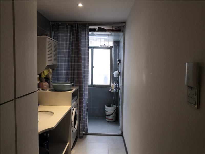 城南 好地段 菜场都非常近步梯好楼层，证满两年，看房方便